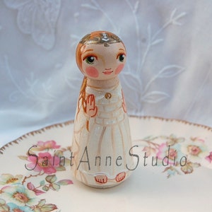 Our Lady of Knock Ireland Katholieke Saint Doll - Houten Speelgoed - Made to Order - Saint Anne Studio