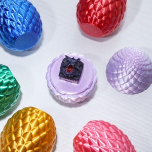 Dragon Egg Artisan Keycap Storage Case Available Hand-Painted Resin Keycap Display Egg for Collectors Gamers DnD Fans Holiday Gift Lovers