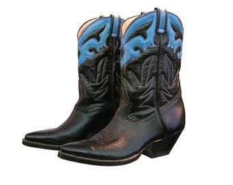 Womens Shorty Cowboy Boots Vintage 1980s Rancho Loco Black and Blue Scallop Leather Cowgirl Pee Wee Western Boots Fits Womens Size 6
