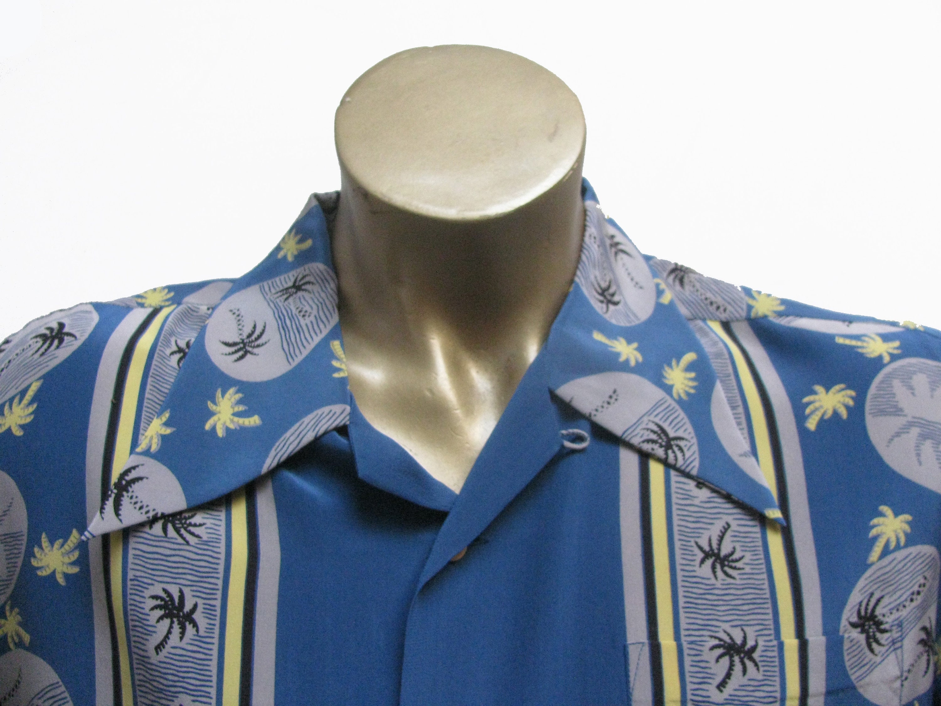 Vintage Mens Blue Silk Palm Trees Hawaiian Shirt With Coconut 
