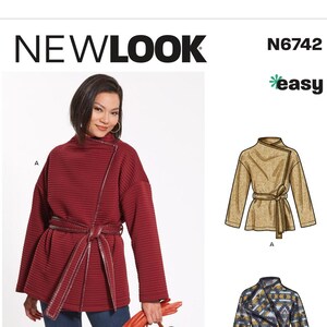 May include: A woman wearing a burgundy wrap jacket with a matching belt, paired with dark blue jeans and brown loafers. The image also features a brown backpack and the text "NEWLOOK" and "easy".