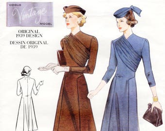 Vintage Vogue 7113 Dress With Pockets Pattern Close-fitting Vintage Vogue 7113 Dress With Pockets Pattern Close-fitting