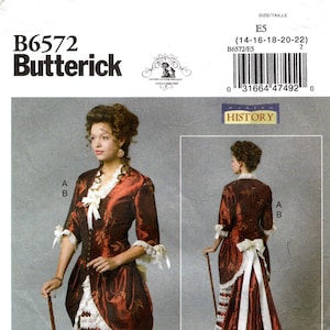 Könnte beinhalten: Ein Vintage-Butterick-Schnittmuster für ein historisches Kostüm. Das Muster zeigt ein bordeauxfarbenes Kleid mit weißer Spitzenborte und einer langen Schleppe. Das Bild enthält den Text "HISTORY" und die Modellnummer B6572.