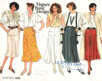 Vintage Vogue Skirt Pattern 1535: Misses' Size 8, Straight & A-Line