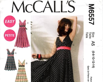 Patrón de vestido McCall's M6557: Corpiño cruzado, corte entallado y acampanado - Talla 6-14