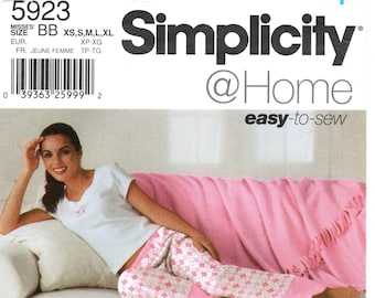 Puede incluir: Patrón de costura Simplicity @Home fácil de coser número 5923 para pijamas. El patrón incluye tres estilos diferentes de pijamas con opción de mangas largas o cortas y pantalones. El patrón es para tallas de mujeres BB, XS, S, M, L y XL.