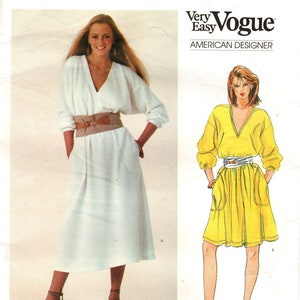 Tamanho médio 12/14 - Vogue 2891 por CALVIN KLEIN - Vestido Misses&#39; Loose-Fitting, A-Line, Pullover, V-neck com bolsos - Vogue American Designer