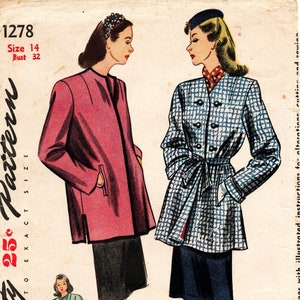 Könnte beinhalten: Vintage Simplicity Schnittmuster Nummer 1278 für einen Mantel. Das Schnittmuster enthält Anweisungen für Änderungen, Zuschnitt und Nähen. Das Schnittmuster ist für Größe 14 mit einem Brustumfang von 81 cm.
