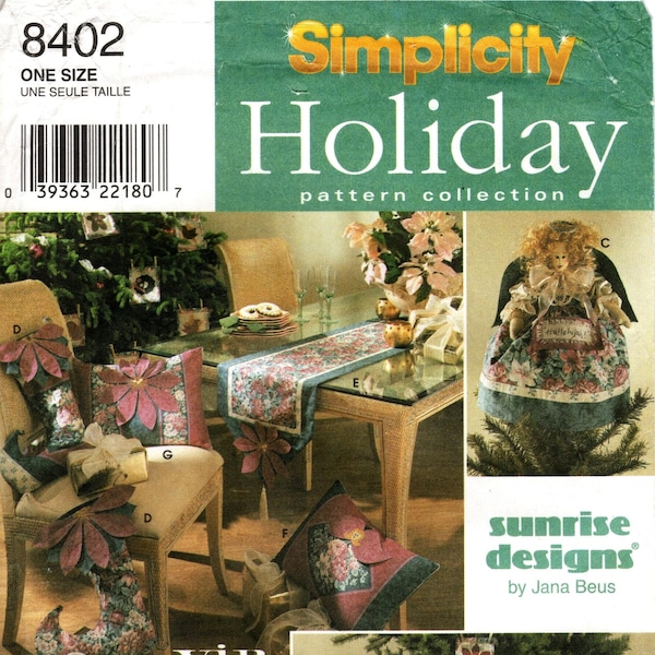 Simplicity Christmas Crafts Pattern 8402 - Christmas Decor - Poinsetta Themed Ornaments, Treeskirt, Tree Topper, Table Runner & Pillows