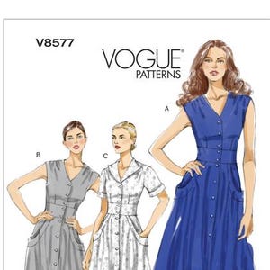 Puede incluir: Ilustración de tres vestidos abotonados de Vogue Patterns. Los vestidos son azules, grises y blancos, cada uno con bolsillos y cuello en V. La imagen incluye el número de patrón V8577.
