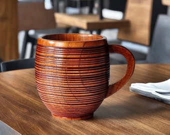 素朴な木製ビールジョッキ：手作りの木製タンカードジョッキ
