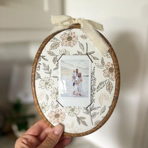 Faux Wood Polaroid Embroidery Frame: Rustic Home Decor