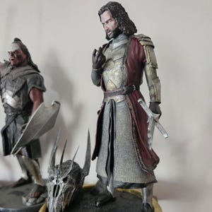 Isildur The Hand That Held the Ring figure,L.o.t.r Statue,Arnor and Gondor King figure,Sauron Dioroma,Middle Earth Gift
