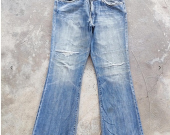 Pantalones vaqueros japoneses vintage acampanados de mezclilla descolorida con corte bota.