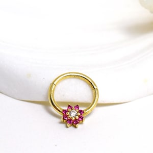 Perforación de flor de oro macizo de 14 quilates, pendientes de flor de rubí de oro macizo, perforación de hélice, perforación Daith, perforación de oro, regalo para ella, regalo para mamá