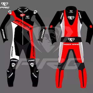 Könnte beinhalten: Ein schwarz-roter Rennanzug mit weißen Akzenten. Der Anzug hat das Wort "PYTHONS" auf der Vorder- und Rückseite aufgedruckt. Der Anzug hat auch das Wort "PRG" auf der Vorder- und Rückseite aufgedruckt. Der Anzug hat einen Reißverschluss an der Vorderseite und einen Gürtel um die Taille. Der Anzug hat ein Feld für den Fahrernamen auf der Rückseite.