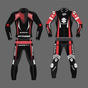 Peut inclure: Combinaison de course de moto noire et rouge en deux pièces avec des accents blancs. La combinaison présente le logo Suzuki et le mot "PYTHONS" sur les manches, les jambes et le dos. Le mot "NISBETT" est également visible sur le pantalon.