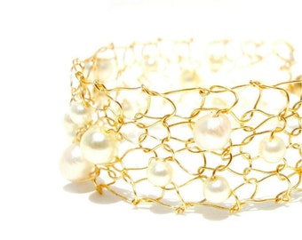 Modern Pearl Bracelet, Delicate Bracelet, Bracelets for Women, Handmade Pearl Jewelry, Unique Wedding Jewelry, Gold Bridal Bracelet