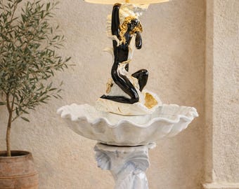 Lámpara de pie figurativa de porcelana italiana vintage – Estilo Capodimonte – Forma de fuente – 120 cm de alto – Iluminación escultural