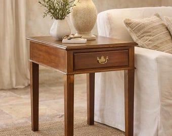 Mesa auxiliar vintage de nogal y caoba – Colección James River
