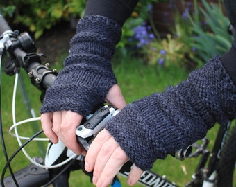 Fingerless gloves man's- Comfy mittens in Charcoal male, knitwear UK