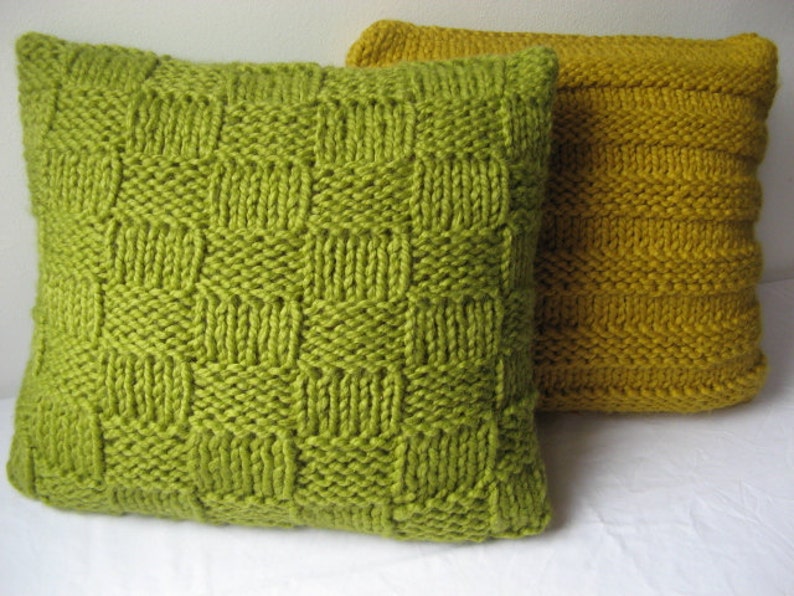 Knitting pattern super chunky cushion covers image 2