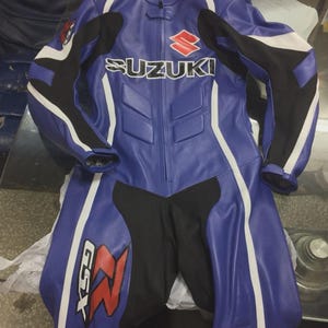 Traje de motociclista Suzuki GSXR Racing de cuero de vaca, nuevo traje de motociclista Suzuki para hombre, totalmente blindado