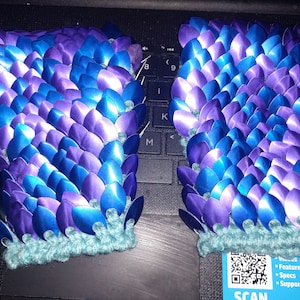Mitaines en écailles de dragon de couleur aléatoire