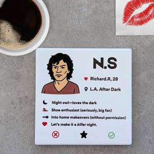 Posavasos con perfil de citas de Night Stalker: regalo divertido de crímenes reales / parodia de Richard Ramirez / posavasos de humor negro / artículos de Murderino