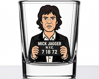 Vaso de chupito de Mick Jagger – Regalo divertido de foto policial de dibujos animados – Artículos de bar de los Rolling Stones – Colección de leyendas del rock – Serie Mug Shotz – Vidrio UV DTF