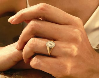 14 kt gouden initiaalring diamanten sieraden initiaal geschreven zilver minimalistisch dun alledaags
