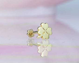 14K ソリッド ゴールド ラッキー クローバー フラット バック イヤリング | 本物のゴールド 四つ葉のクローバー コンク、ヘリックス トラガス ピアス、軟骨、耳ピアス、スタッド