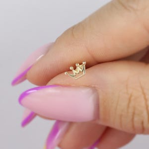 14K Solid Gold Crown Flat Back Earrings Lobe Piercing Helix Cartilage Tragus Earring Studs Queen Earning King Earnings Everyday Real Jewelry