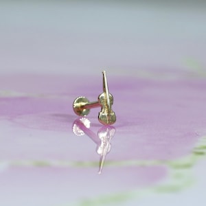 14K Real Solid Gold Vioolkraakbeen Daith Helix Tragus Conch Rook Snug Ear Post Stud Flat Terug Labret Piercing Lichaamssieraden
