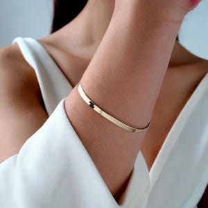 Pulseira de ouro maciço 14K com corrente ondulada brilhante em espinha de peixe, corrente fina de ouro verdadeiro com 4,5 mm de corrente plana, joia delicada para o dia a dia