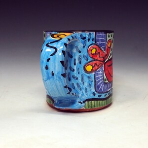 Handmade Majolica Red Bird Mug – Whimsical Pottery Coffee Cup (9 ounce) Bild 5