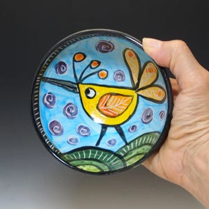Cuenco pequeño de cerámica con forma de pájaro cantor amarillo moderno - Mayólica hecha a mano - Cuenco para cereales, aperitivos o helados - Pájaro de dibujos animados