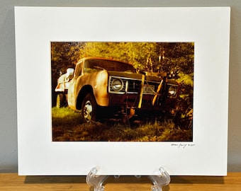 Fotografia di camion d'epoca: arte murale rustica americana con passepartout firmata