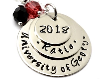 Personalisierte Abschluss Halskette, College Halskette, Klasse von 2022, High School Grad, Abschluss Geschenk Halskette, Hand gestempelter Schmuck