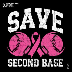 Peut inclure: Graphique noir avec les mots "SAVE SECOND BASE" en blanc, police vieillie. Deux balles de baseball roses flanquent un ruban rose, symbolisant la sensibilisation au cancer du sein. L'image comprend le texte "AWARENESS LOVER STUDIO".