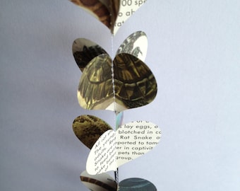 Rettili e anfibi - Decorazione a ghirlanda di cuori di carta da libro