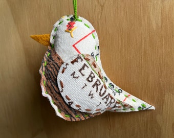 Februar Vogel Ornament - Handgesticktes Geschenk