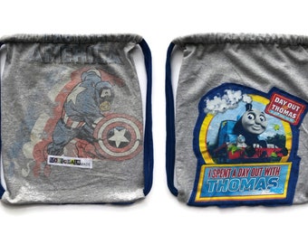 Mochila tipo camiseta para niños: hecha a mano con el Capitán América y Thomas el Tren.