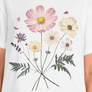Vintage Flower Shirt, gift for her, Flower T Shirt, Boho Shirt, Retro Floral Shirt, Gift for Flower Lover, t-shirt women,  Botanical Shirt