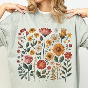 Vintage Flower Shirt, gift for her, Flower T Shirt, Boho Shirt, Retro Floral Shirt, Gift for Flower Lover, t-shirt women,  Botanical Shirt