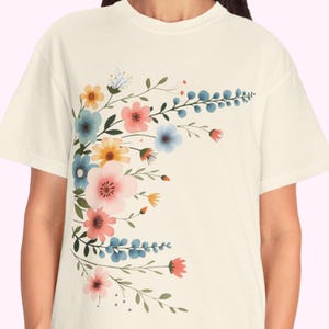 Vintage Flower Shirt, gift for her, Flower T Shirt, Boho Shirt, Retro Floral Shirt, Gift for Flower Lover, t-shirt women,  Botanical Shirt