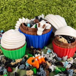 Movable 3D printed fidget animals - Colorful miniatures made of BIO-PLA, perfect as a gift, decoration or relaxing fidget toy.