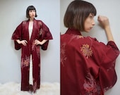 Long JAPANESE KIMONO Robe . Vintage 60s Oriental Asian Wedding Floral Chrysanthemum Duster Robe
