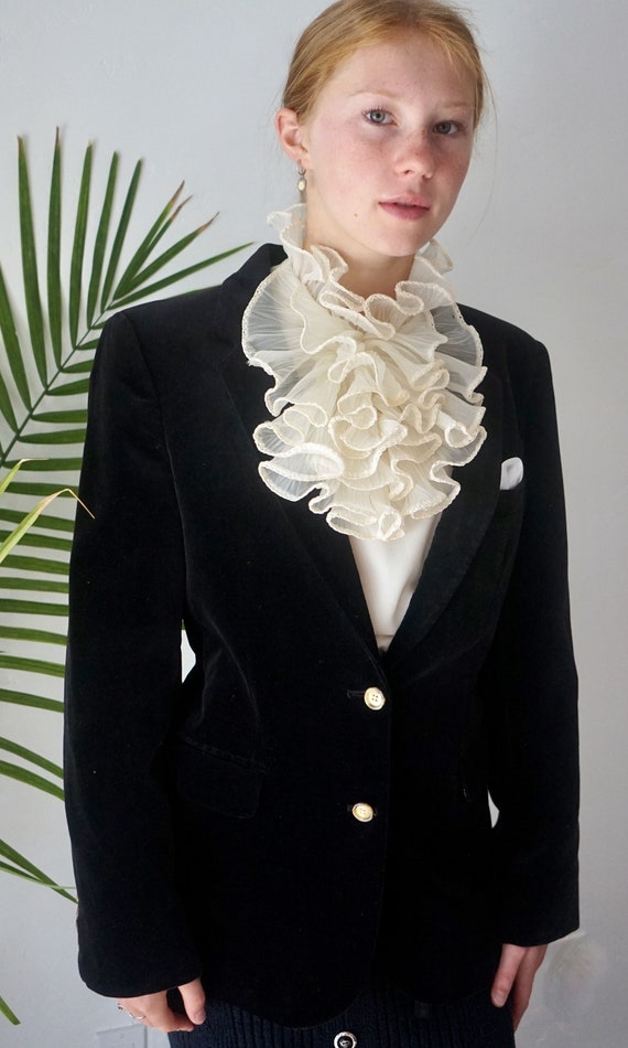 Black VELVET JACKET . Vintage 70s Black Velvet Bl… - image 5