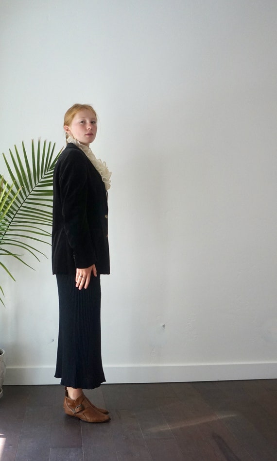 Black VELVET JACKET . Vintage 70s Black Velvet Bl… - image 10